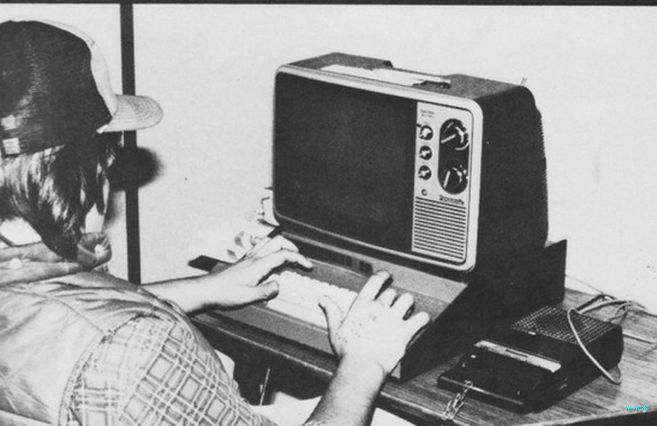 One of the Challenger 2Ps in use at the computer lab at Gateway High School secundaria en 1980. (Crédito: 1981 Olympiad Gateway) 